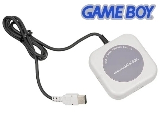 Hier ziet u de Game Boy Four Player Adapter. Met deze adapter kan je het tegen tot wel 3 vrienden opnemen in bepaalde games!