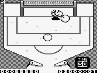 In een van de bonusgames probeer je je pinball in de voetbalgoal te krijgen.
